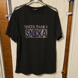 Chic Black Short Sleeve Tee with Graphic Design